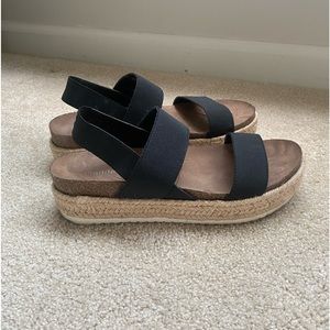 Madden girl sandals size: 7.5